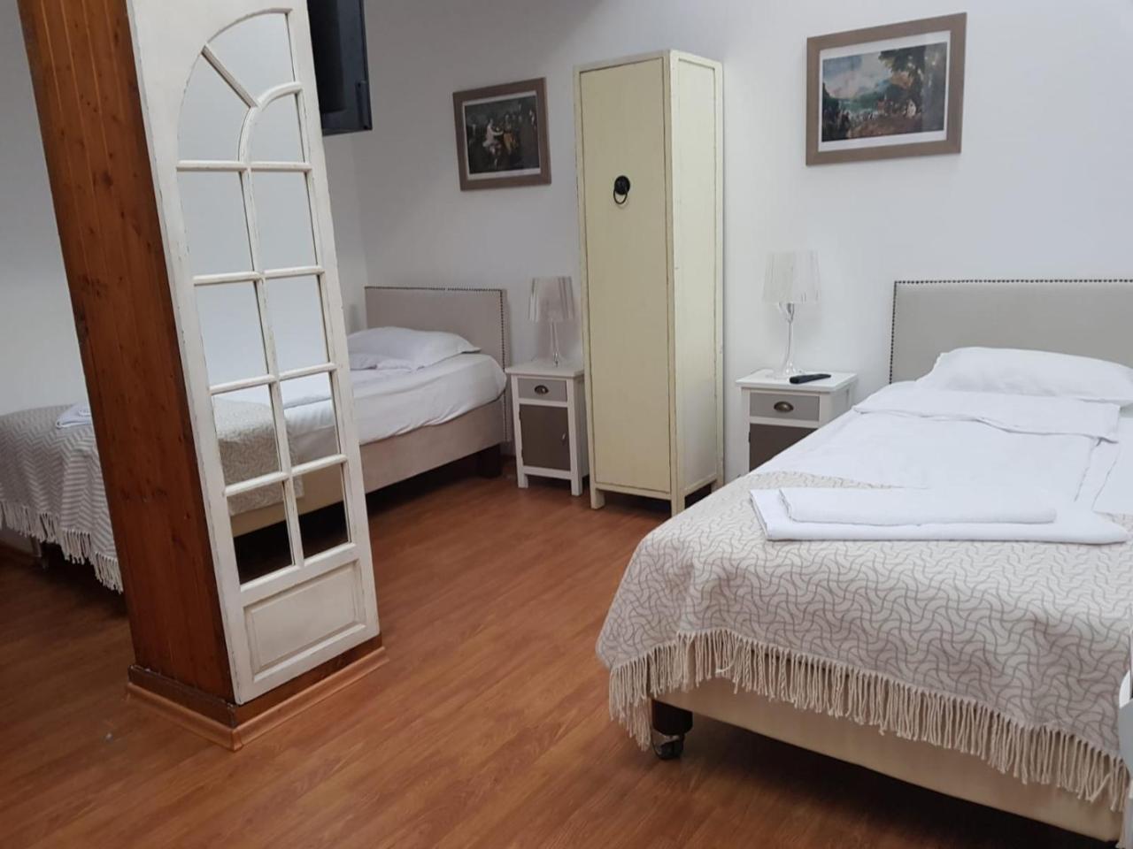 Nonna Mia Hotel Bucarest Extérieur photo